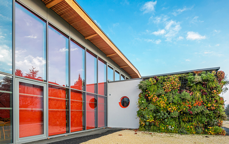 Optimaler Sonnenschutz im Schulkantine von Vinay